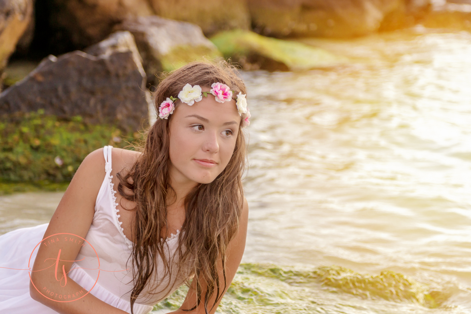 destin senior portraits girl posing on beach