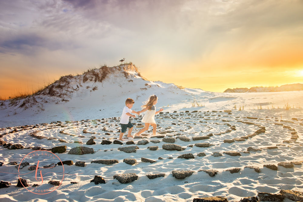 destin family beach photography kids playing on beach in rock ring