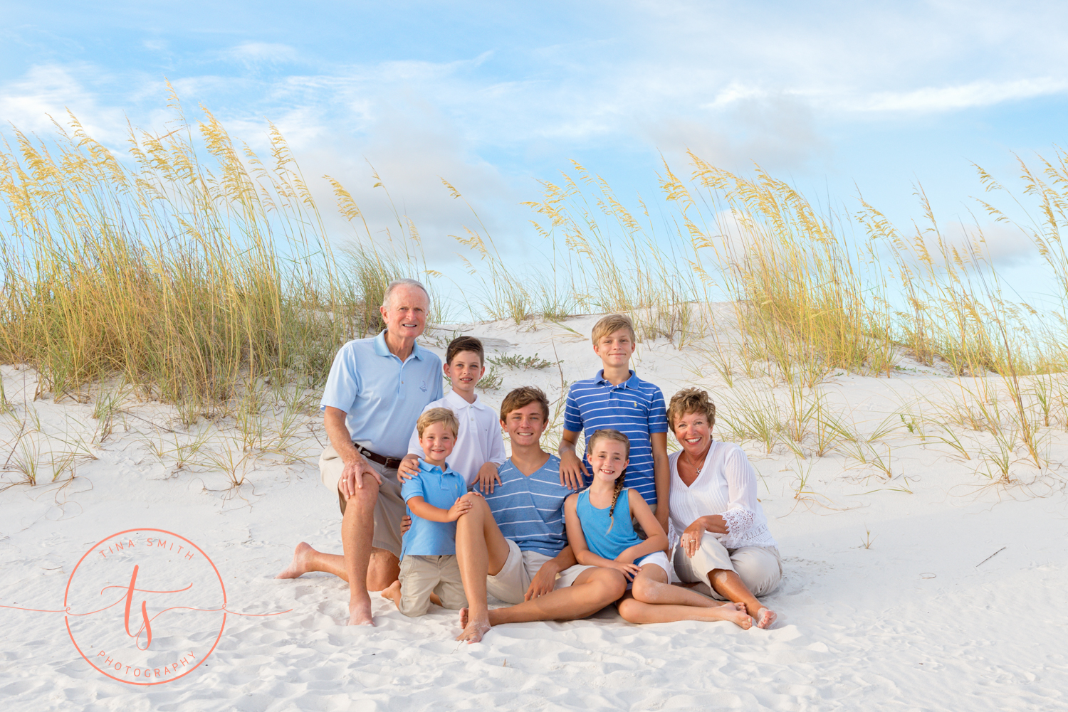 Family posing together at the beach, portrait | Family beach pictures, Beach  family photos, Beach photography family