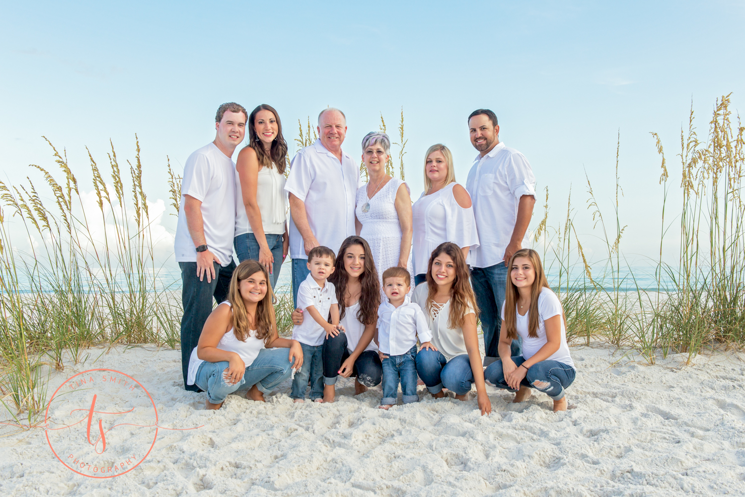destin family photographer large extend family posing on the beach