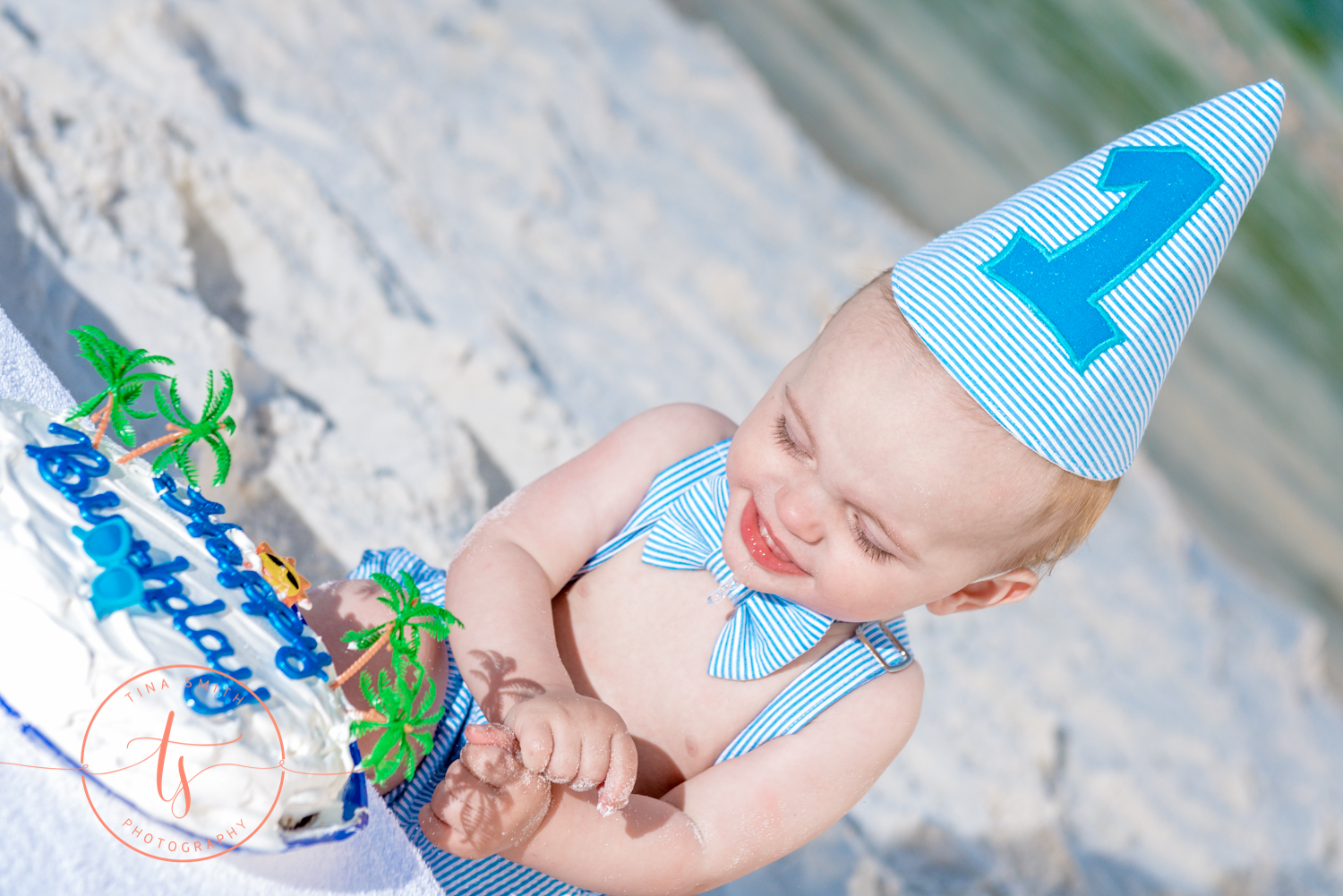 1 year cake smash on beach in destin