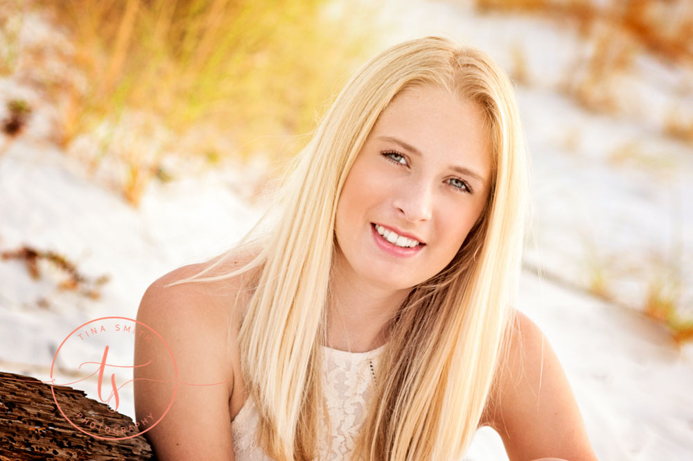 destin senior girl posing for portraits