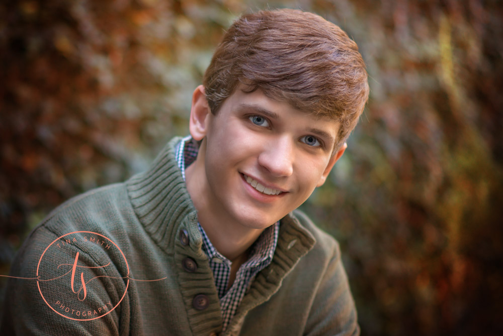 senior guy posing on ivy wall in ft walton beach