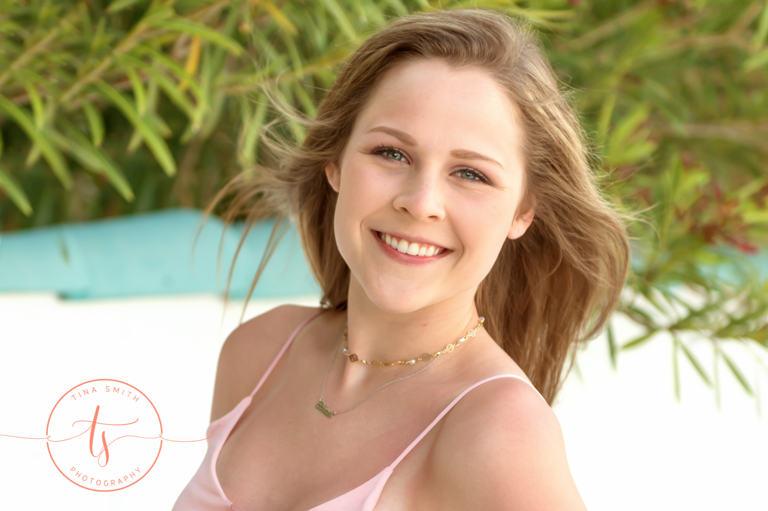 senior girl in destin on the beach 